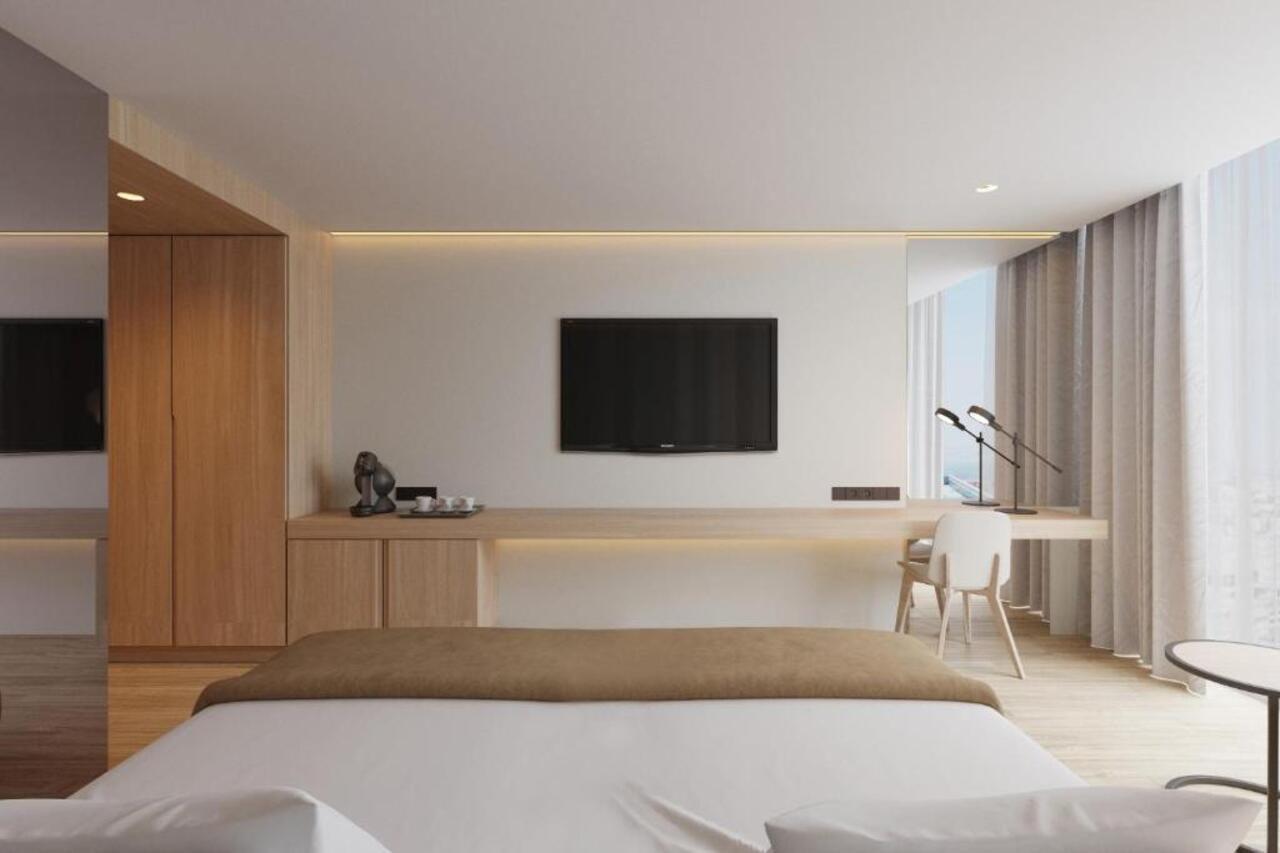 Lumen & The Light Show Hotel 4*